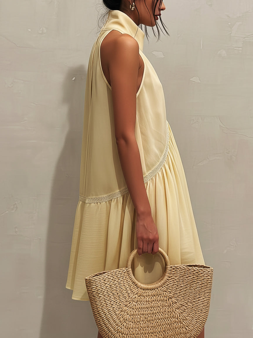 ALBI | Vestido corto sin mangas amarillo con escote en V profundo y detalles de encaje