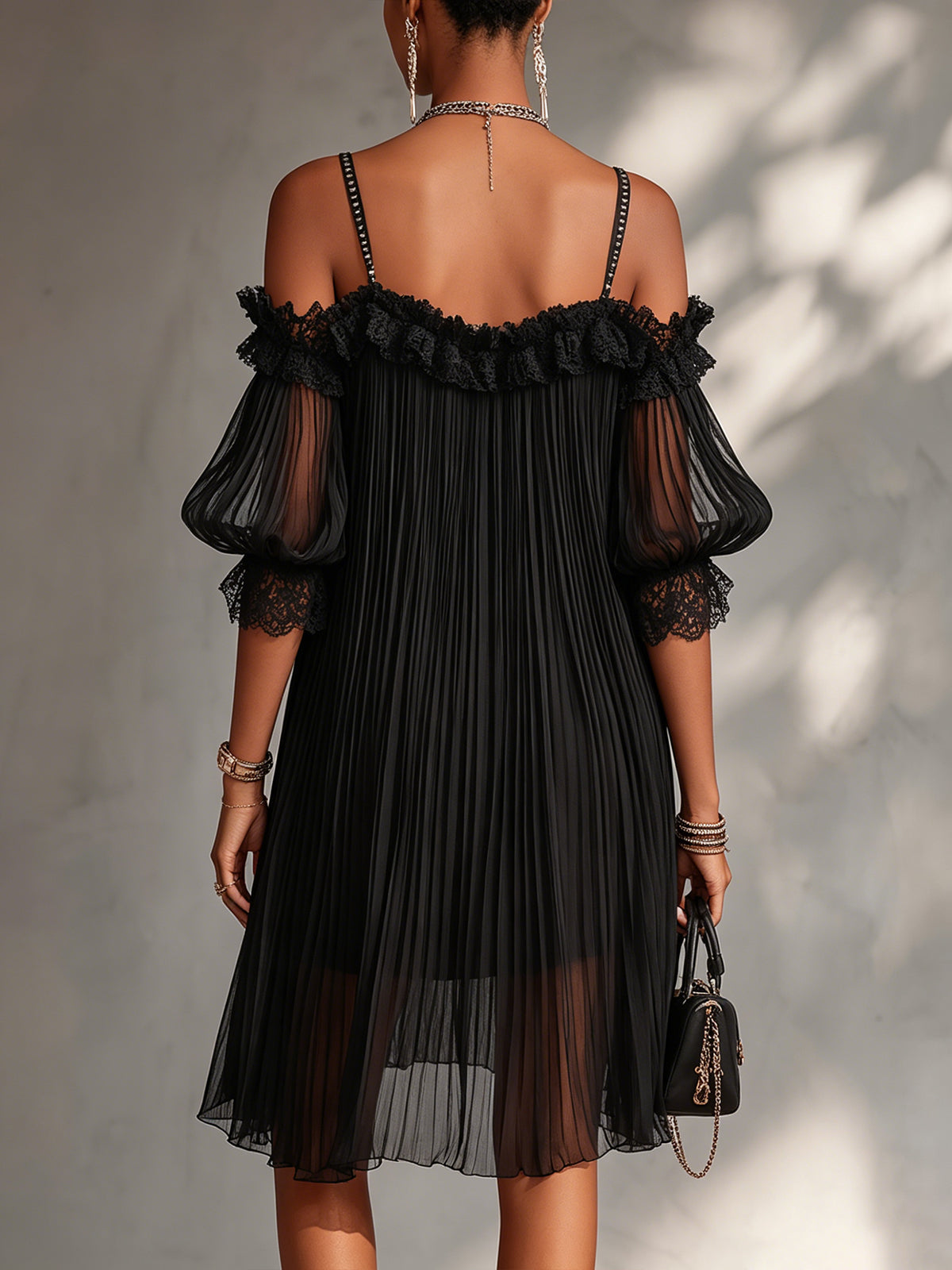 ALBI | Vestido mini de chifón negro con hombros descubiertos y borde de encaje