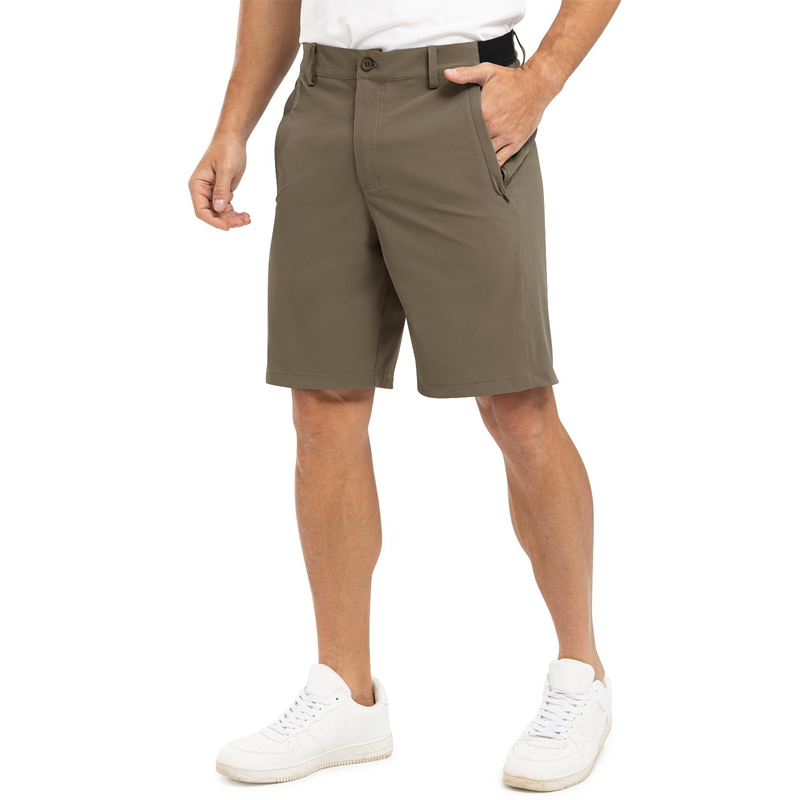 Pantalones cortos elásticos ALBI - puesto en modelo