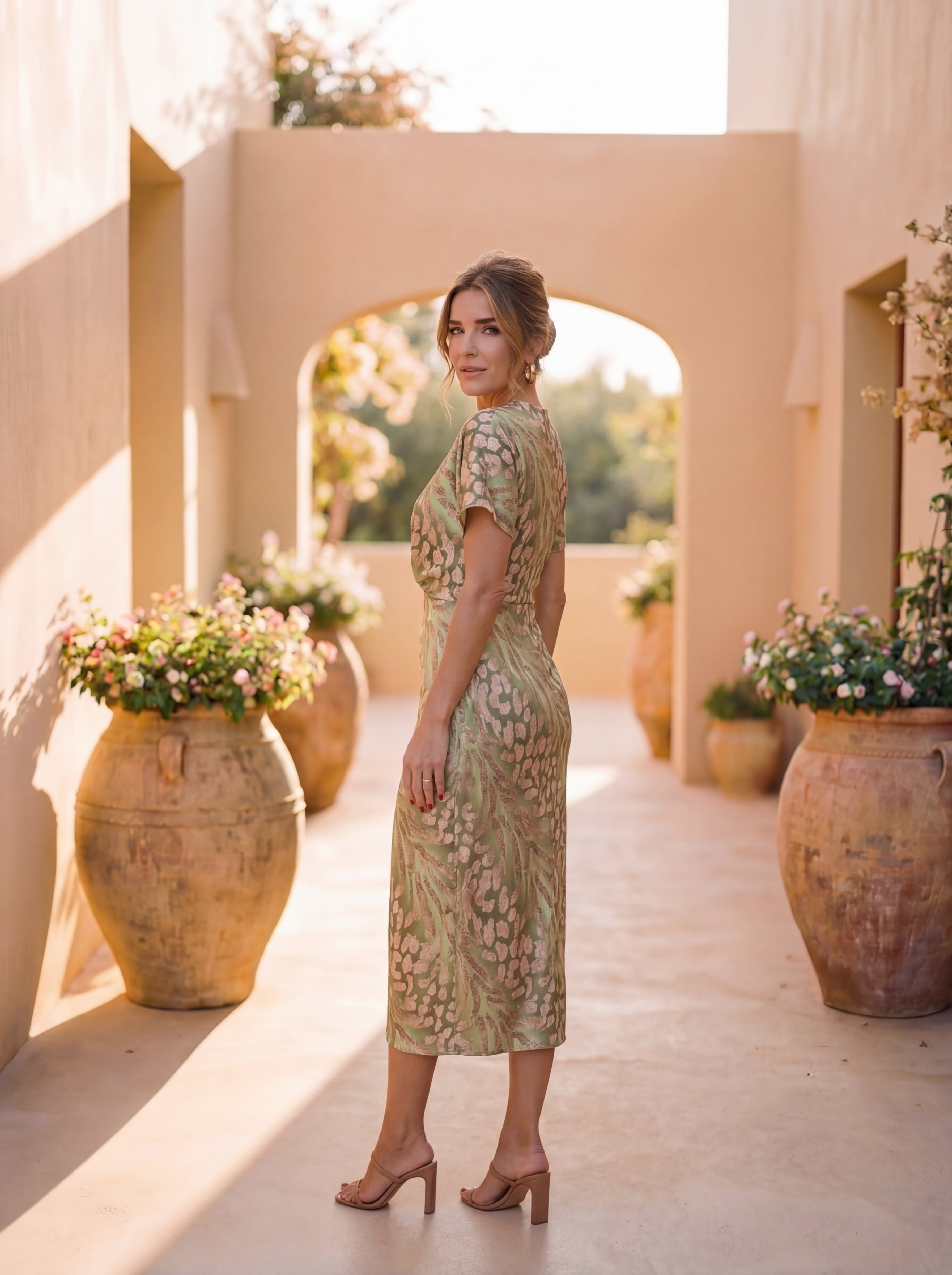 Elegante vestido con efecto cruzado ALBI - Vestidos - detalle de tejido