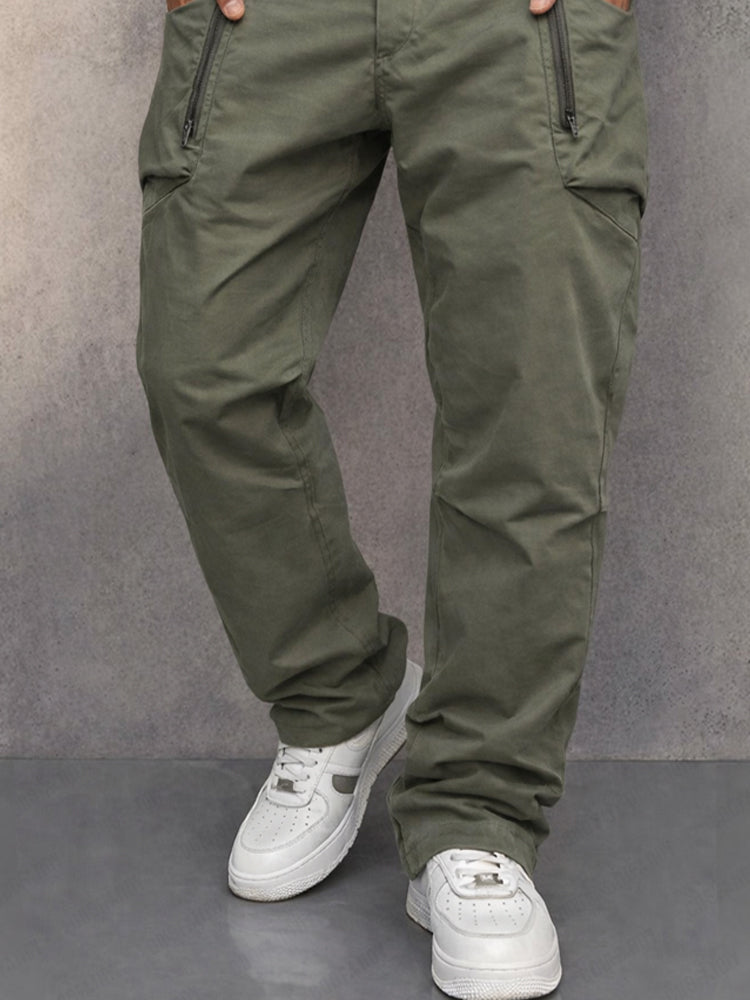 Cómodos pantalones cargo de algodón ALBI - Pantalones tipo cargo - puesto en modelo