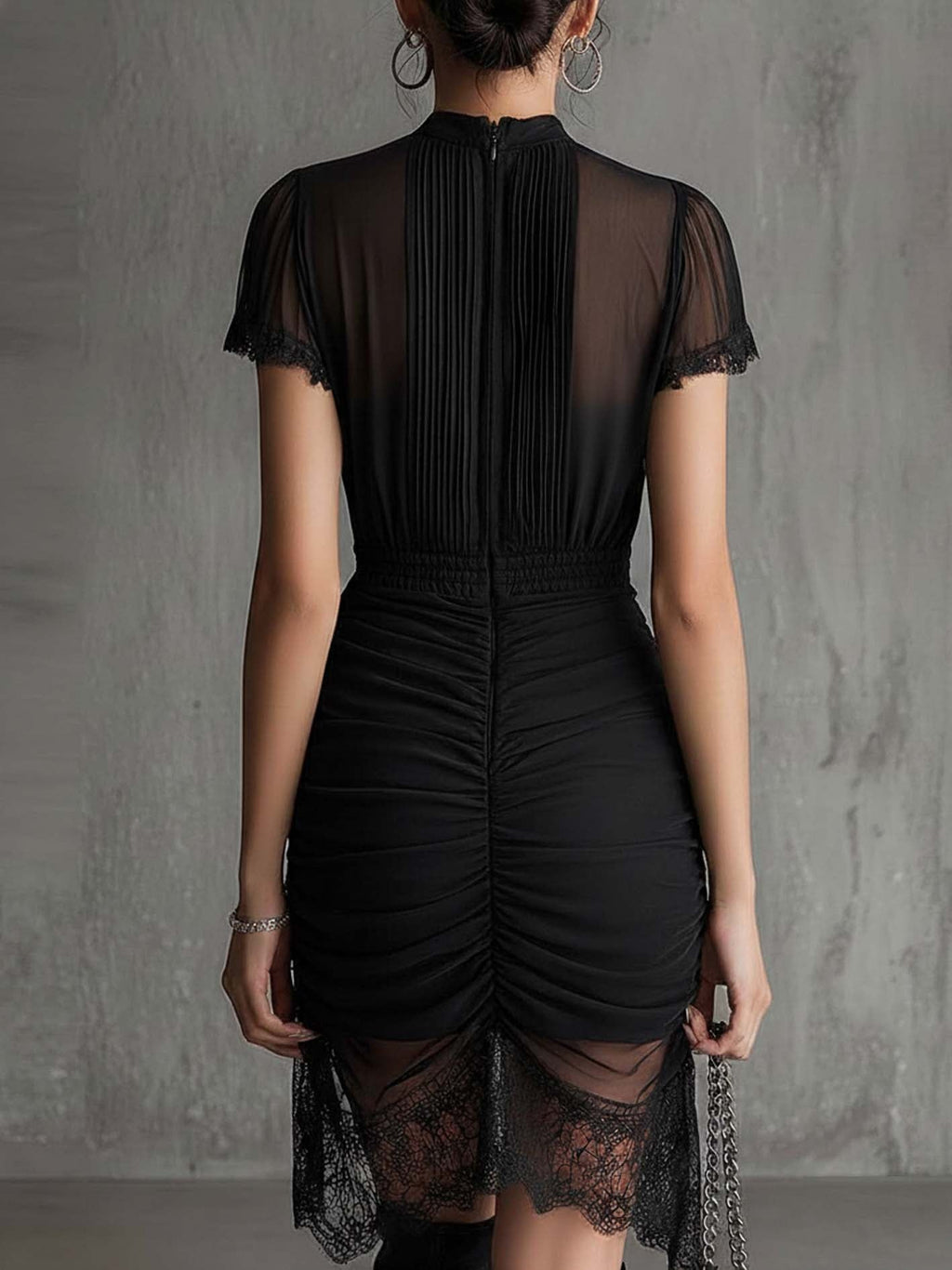 ALBI | Vestido mini de chiffon negro con cintura plisada y borde de encaje