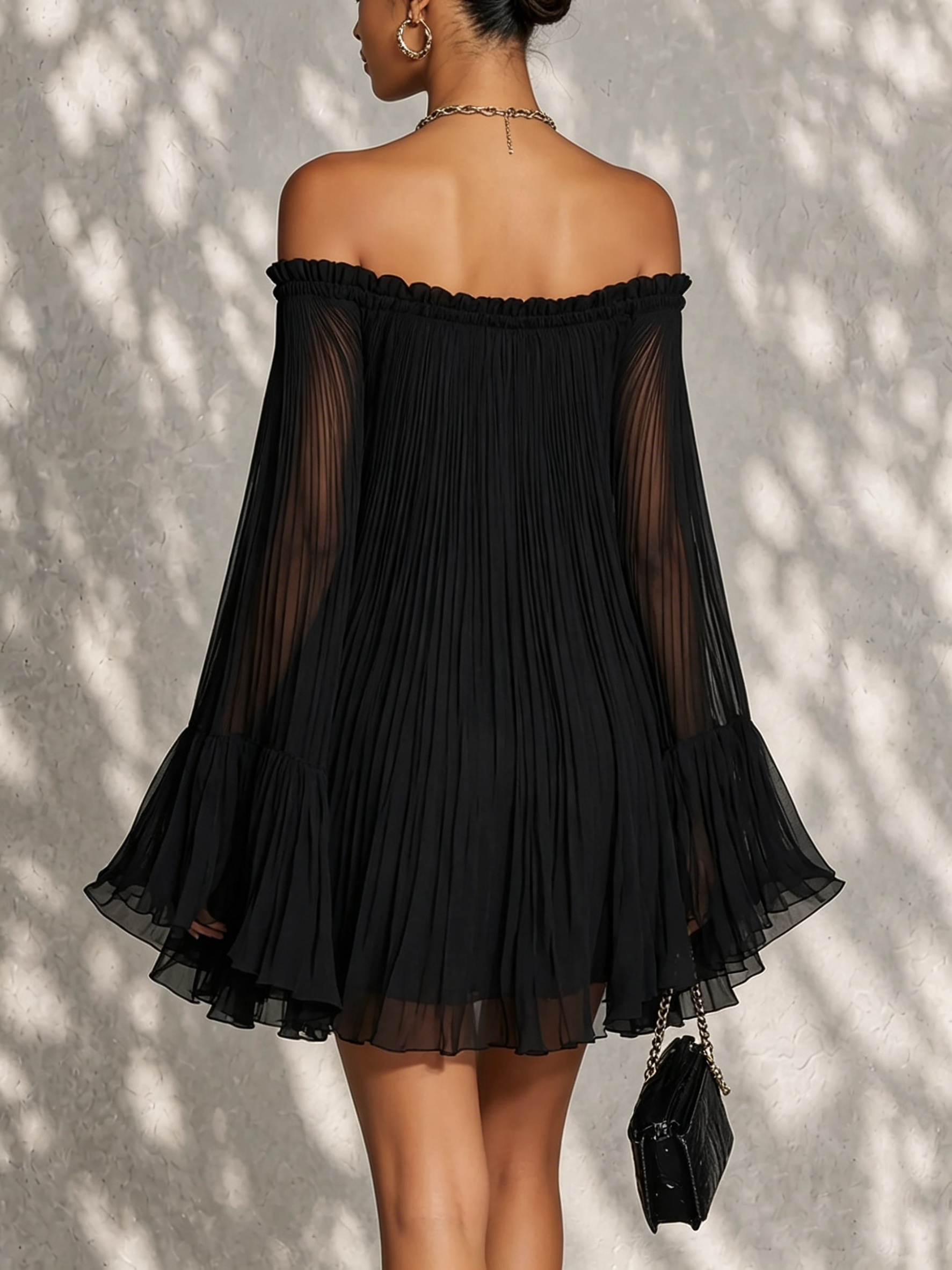 ALBI | Vestido mini negro con mangas campana y volantes, hombros al descubierto