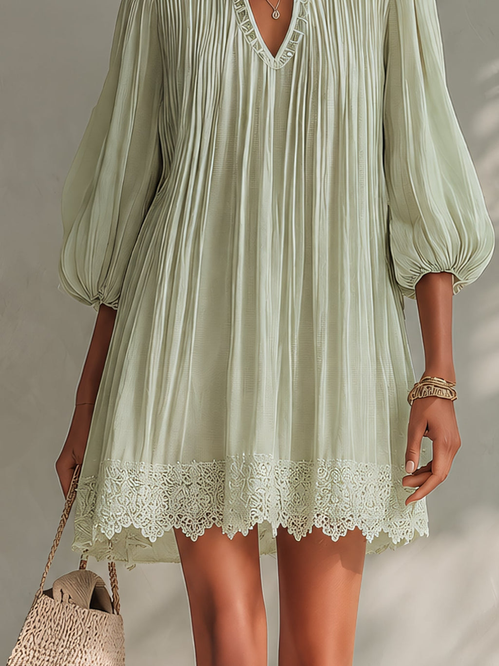 ALBI | Vestido corto de chifón plisado verde claro con mangas farol de encaje