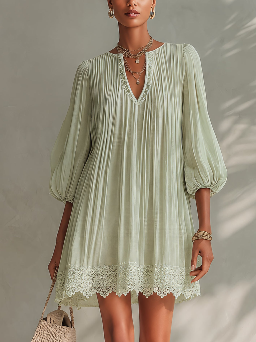 ALBI | Vestido corto de chifón plisado verde claro con mangas farol de encaje
