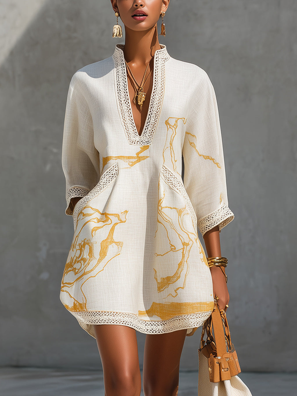 ALBI | Vestido mini de encaje de crochet con escote en V en oro marfil