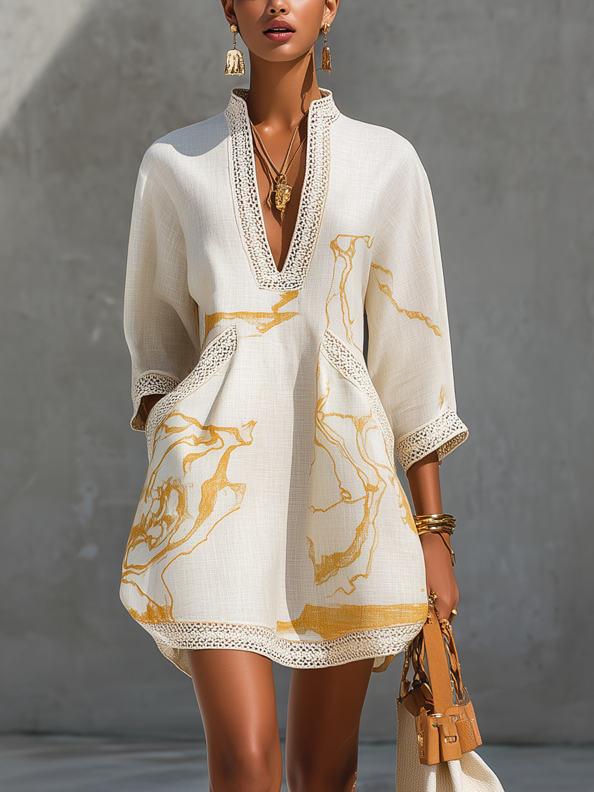 ALBI | Vestido mini de encaje de crochet con escote en V en oro marfil