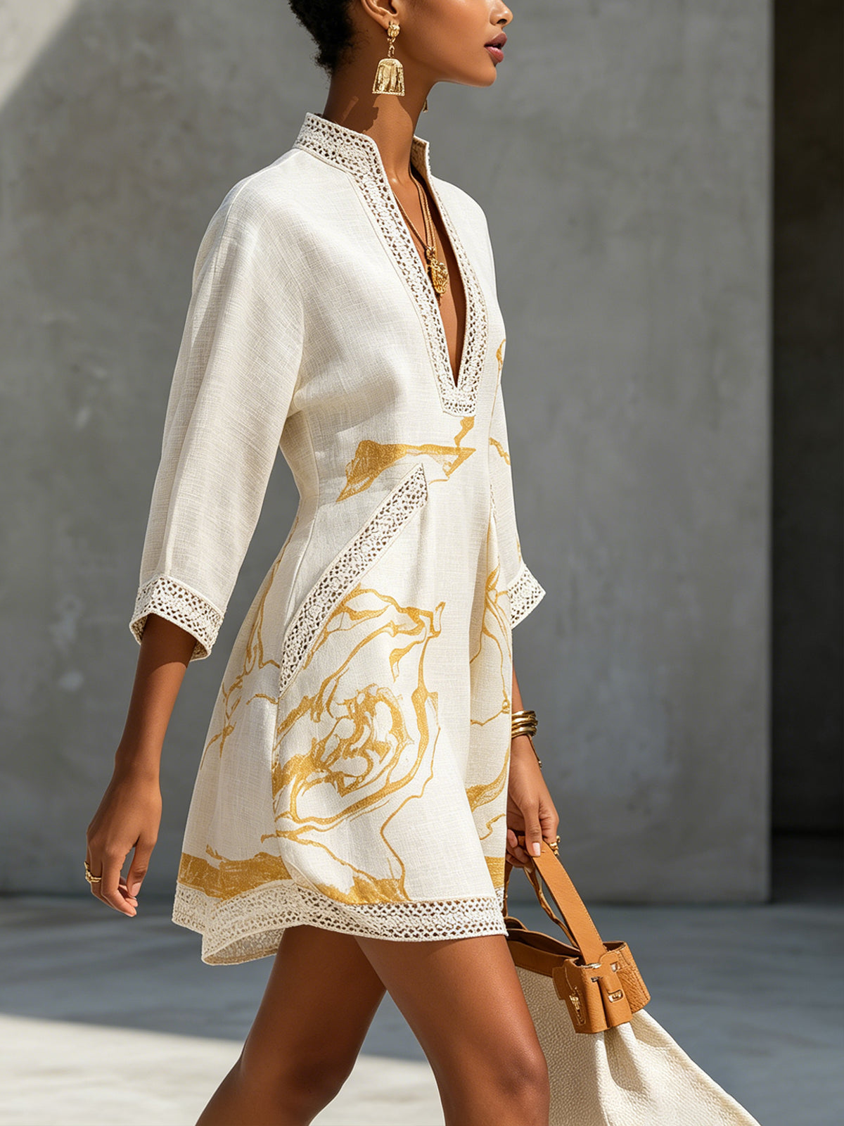 ALBI | Vestido mini de encaje de crochet con escote en V en oro marfil