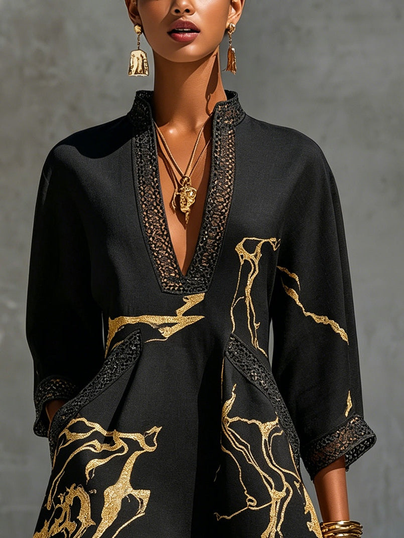 ALBI | Vestido mini de encaje de crochet con estampado en negro y dorado y escote en V