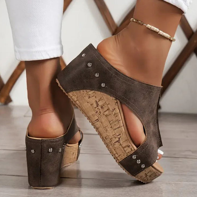 Sandalias de cuña con tachuelas para mujer ALBI - vista trasera