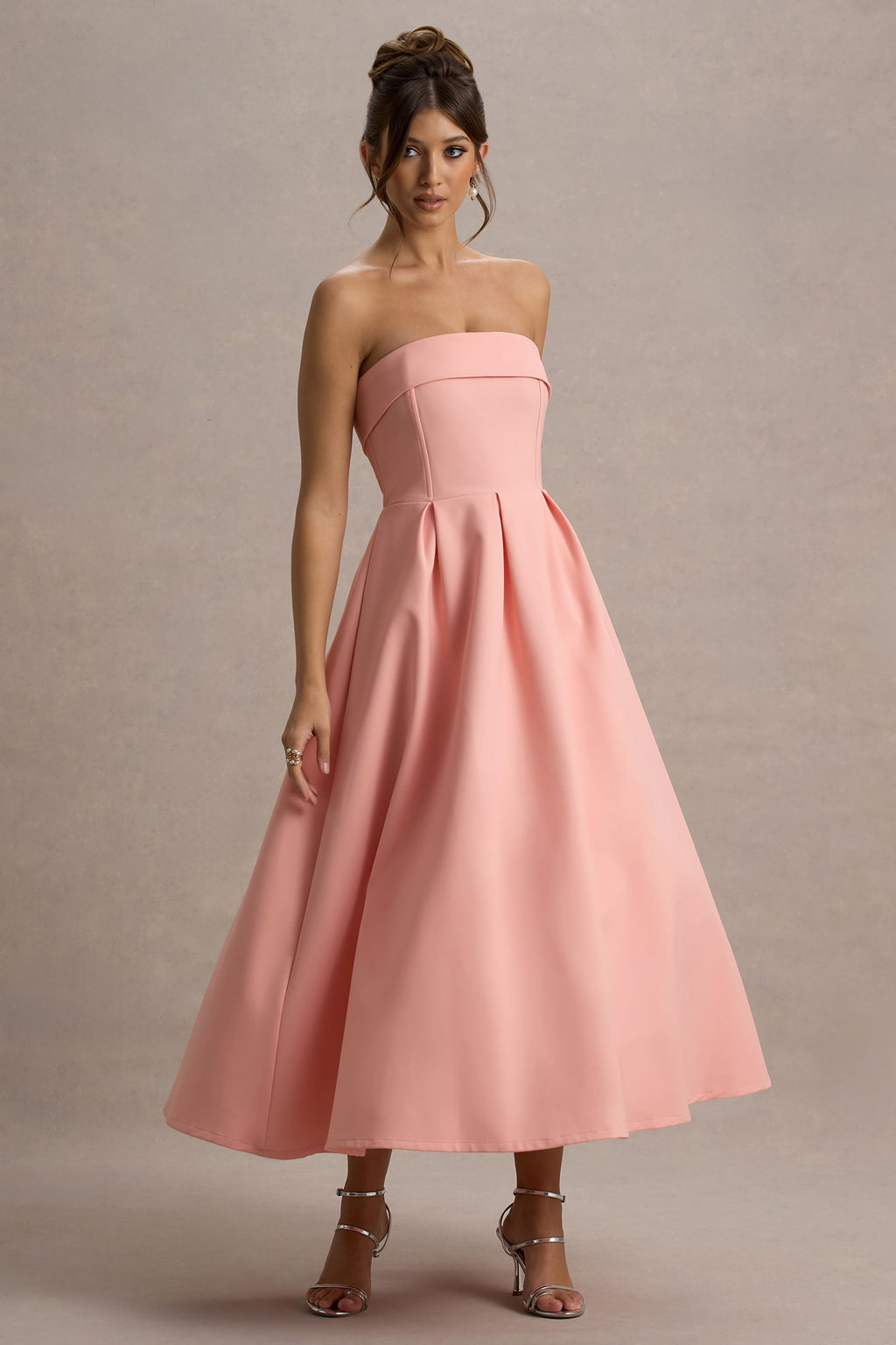 Elegante vestido midi con escote sin hombros ALBI - Vestidos - detalle de tejido