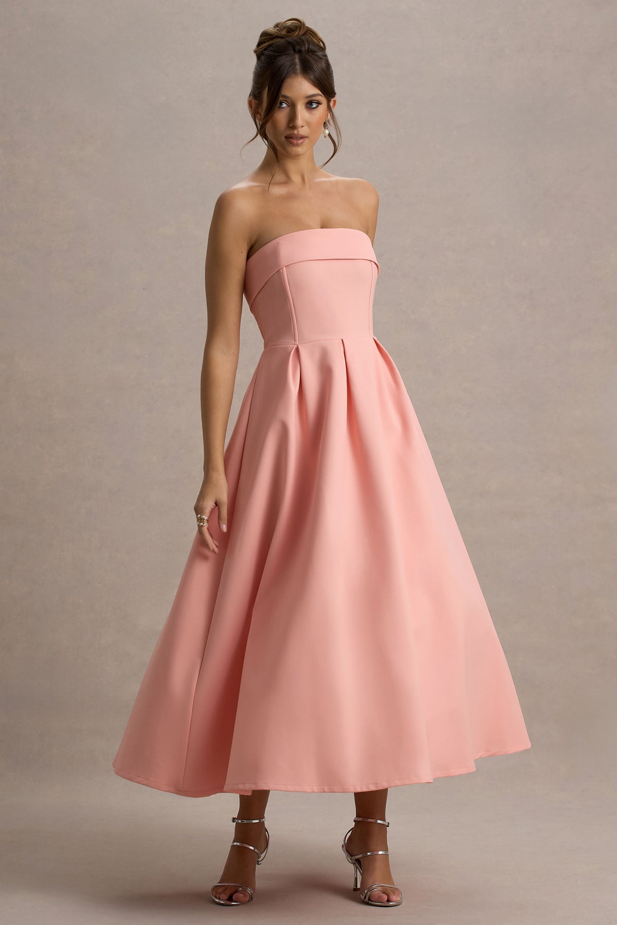 Elegante vestido midi con escote sin hombros ALBI - Vestidos - detalle de tejido