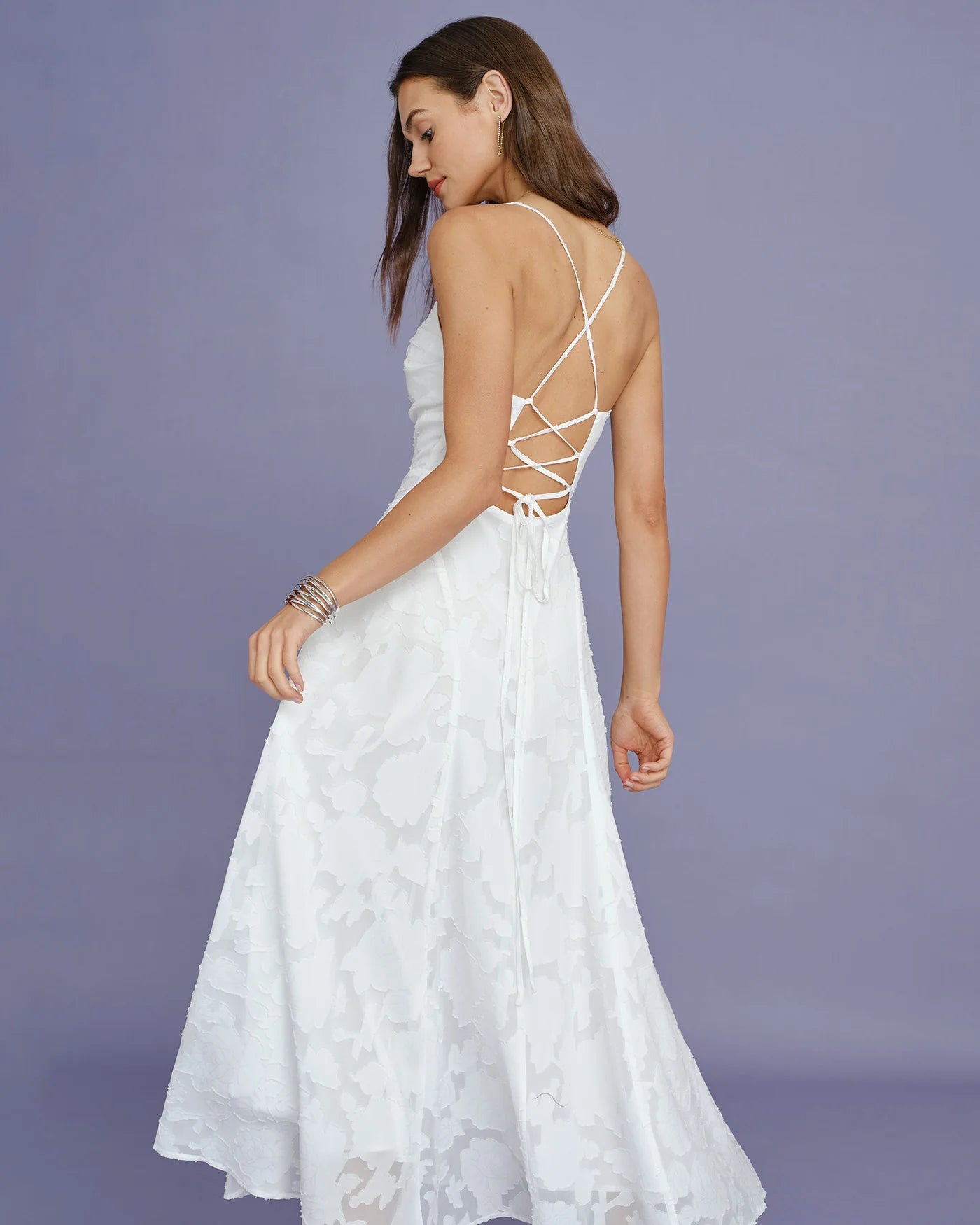 ALBI | Vestido largo lencero de jacquard blanco con cruz en forma de X