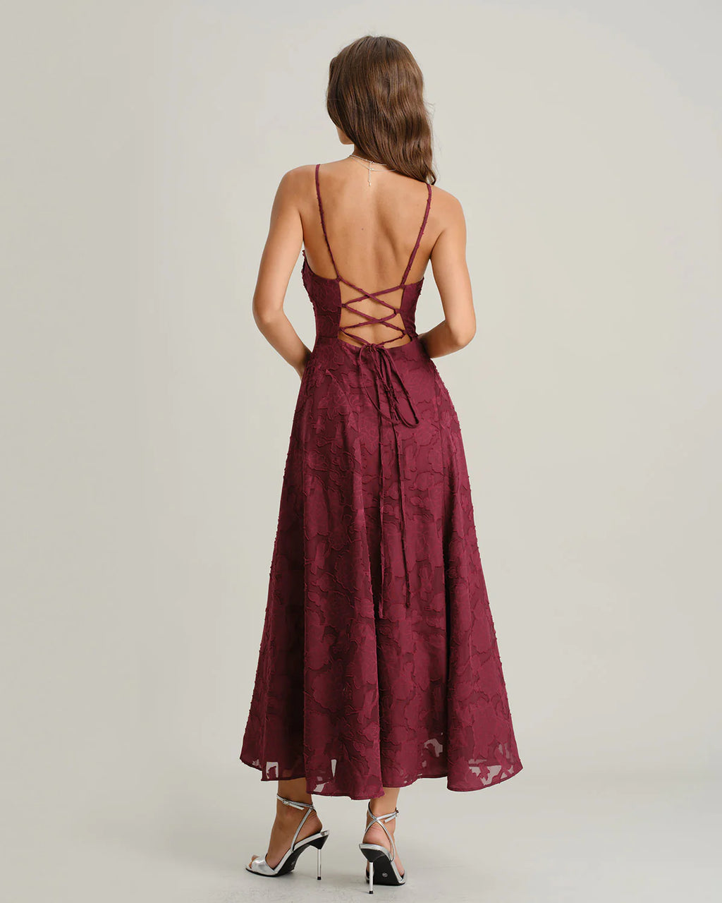 ALBI | Vestido largo lencero de jacquard blanco con cruz en forma de X