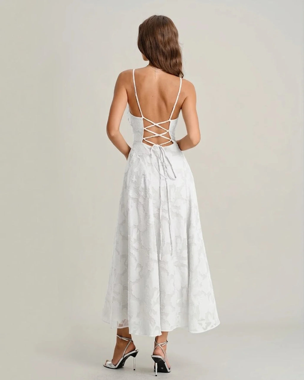 ALBI | Vestido largo lencero de jacquard blanco con cruz en forma de X