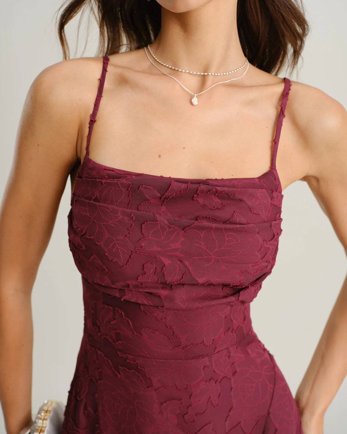 ALBI | Vestido largo lencero de jacquard blanco con cruz en forma de X