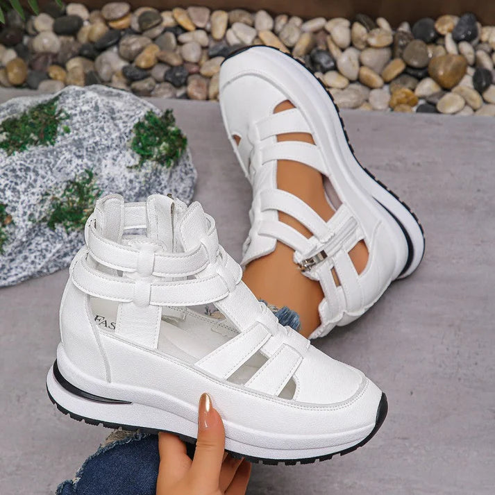 Cuñas cómodas y ligeras con cremallera lateral ALBI - Sandalias - puesto en modelo