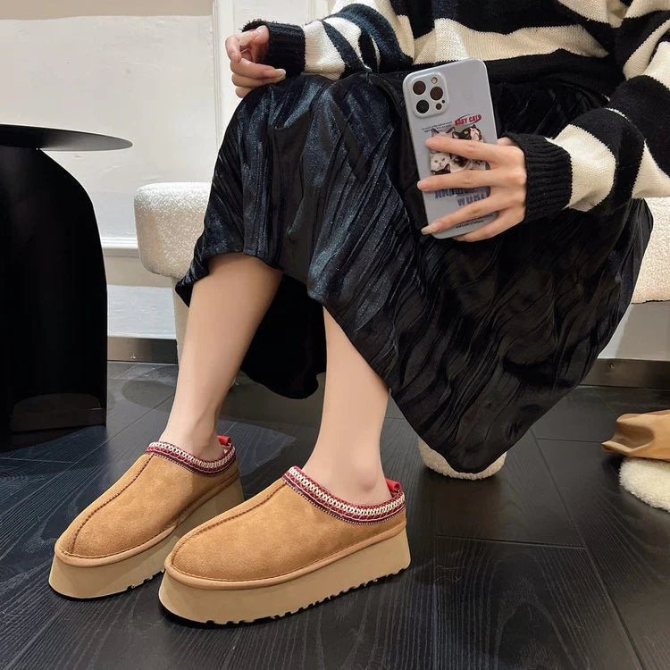 Pantuflas cálidas – Estilo Tasman ALBI - puesto en modelo